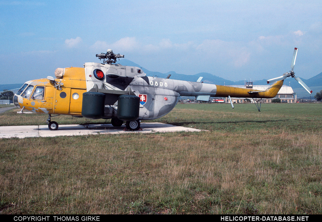 Mi-17 Zástavba-2   0808