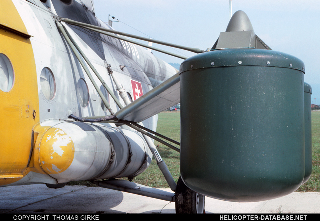 Mi-17 Zástavba-2   0808