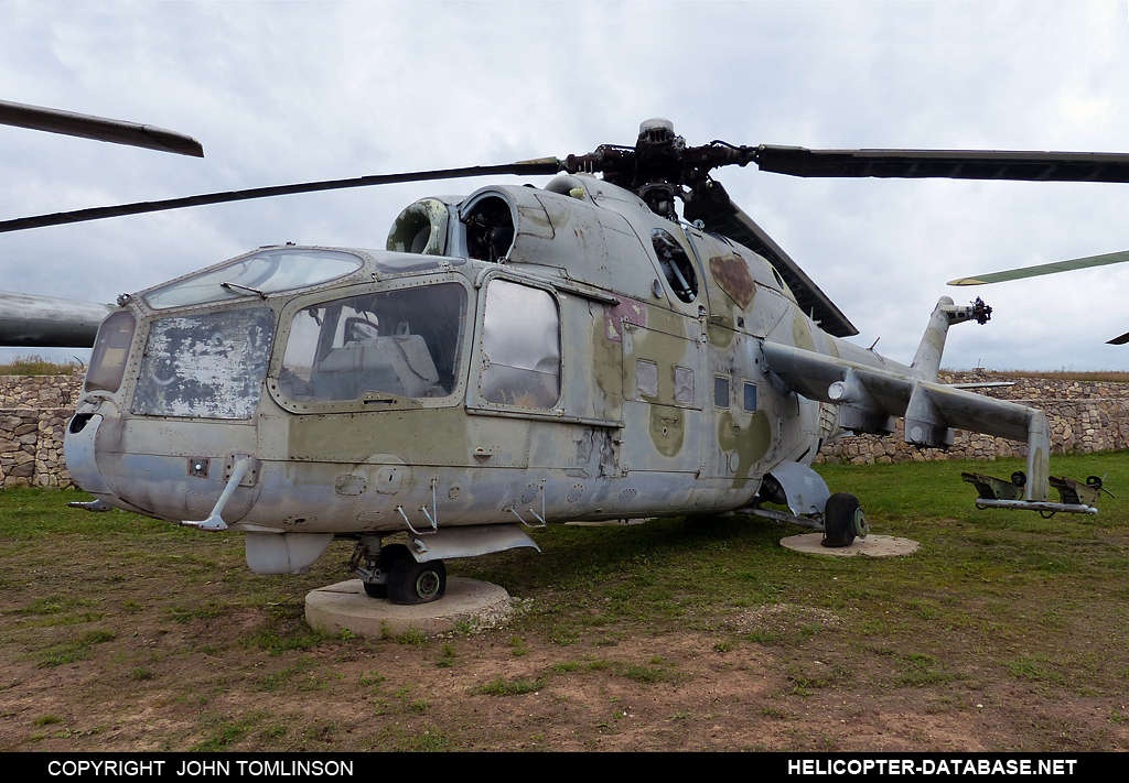 Mi-24A   33 red