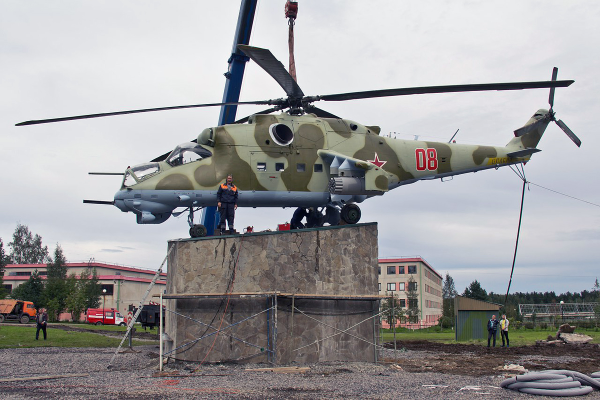 Mi-24V   08 red