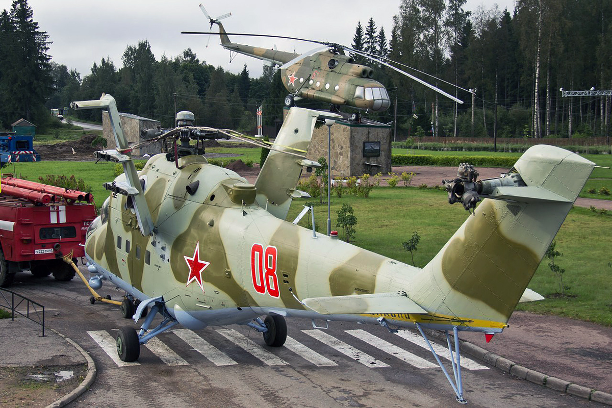 Mi-24V   08 red