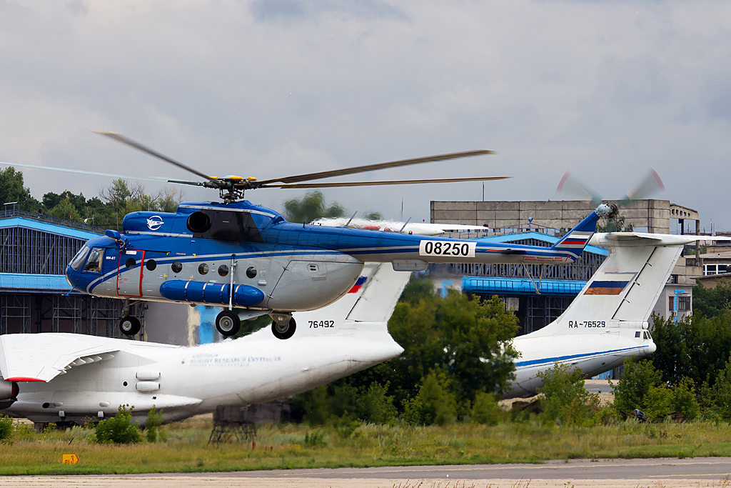 Mi-8T   08250