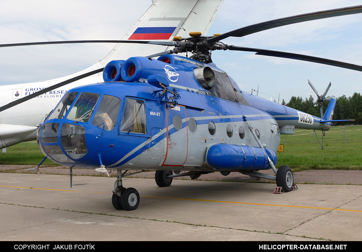 Mi-8T   08250