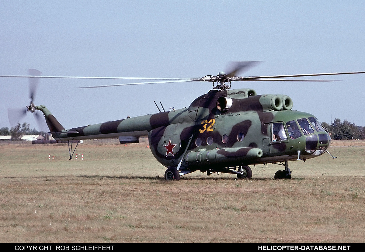 Mi-8T   32 yellow