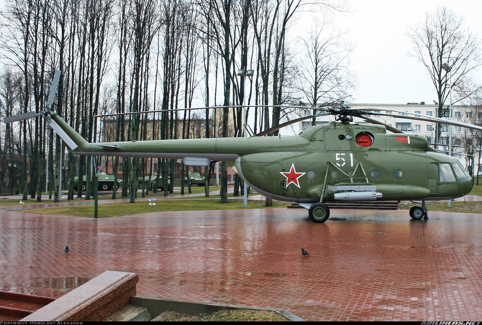 Mi-8AT   51 white