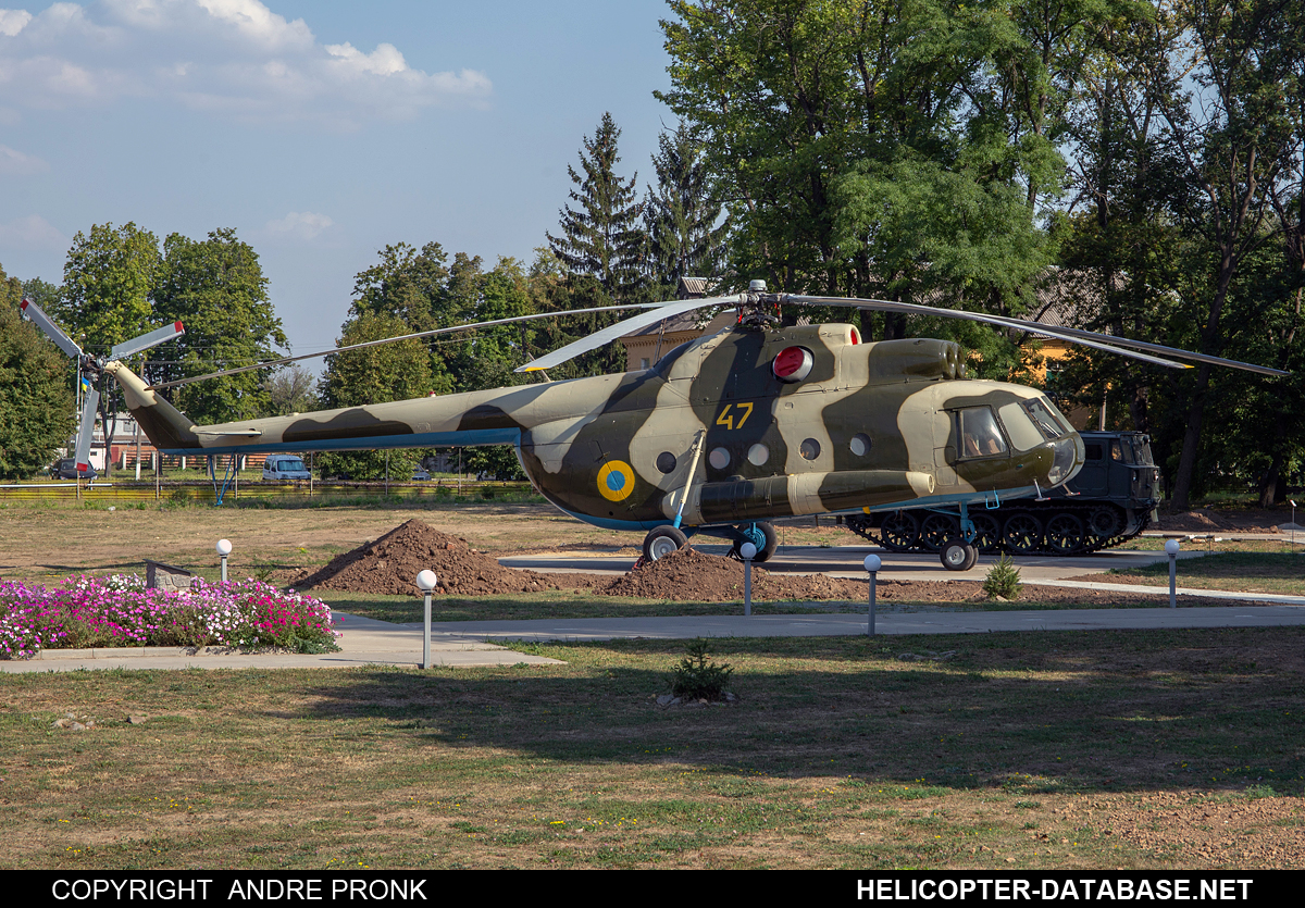 Mi-8T   47 yellow