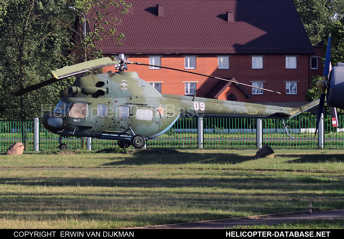 PZL Mi-2   09 white