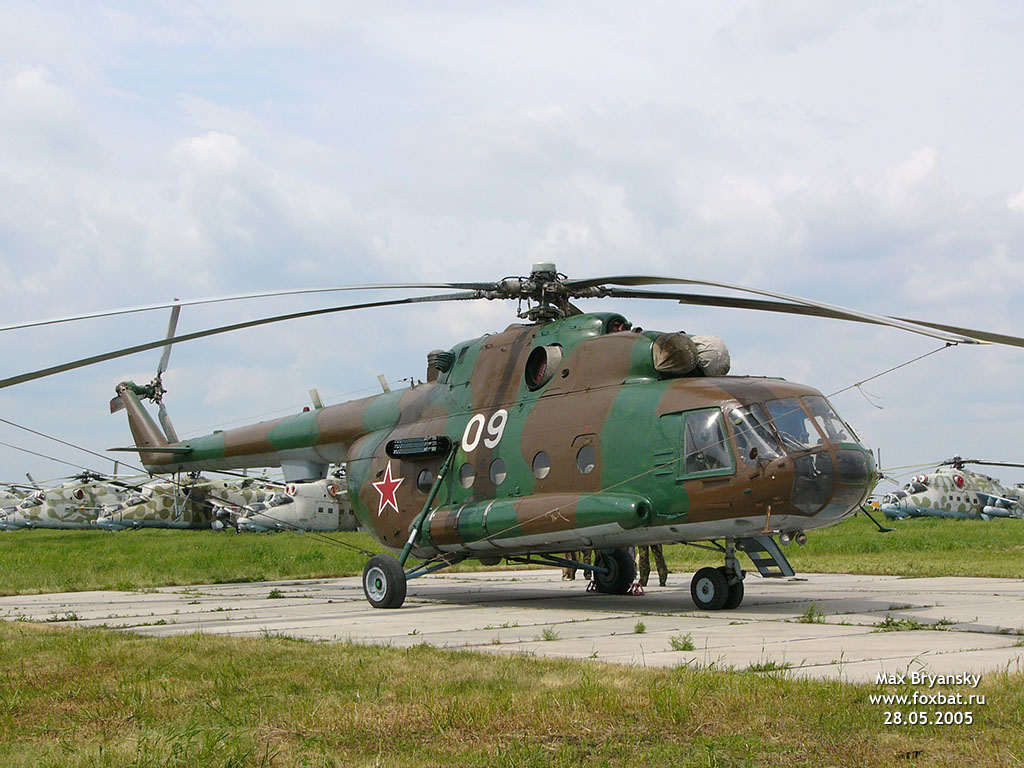 Mi-8MT   09 white