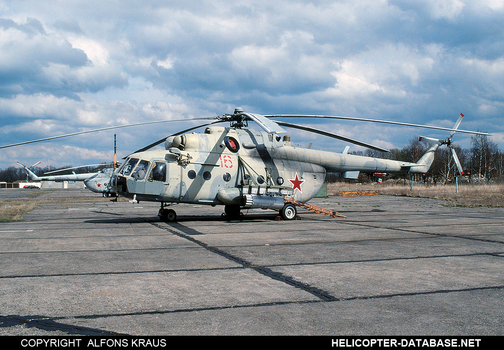 Mi-8MT   16 red