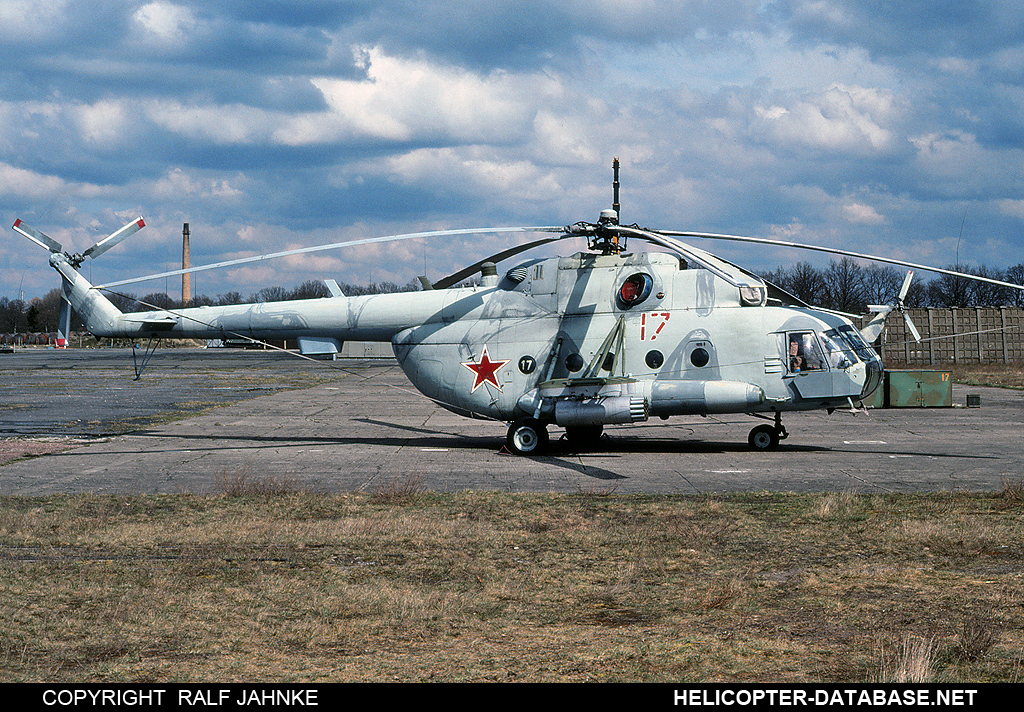 Mi-8MT   17 red
