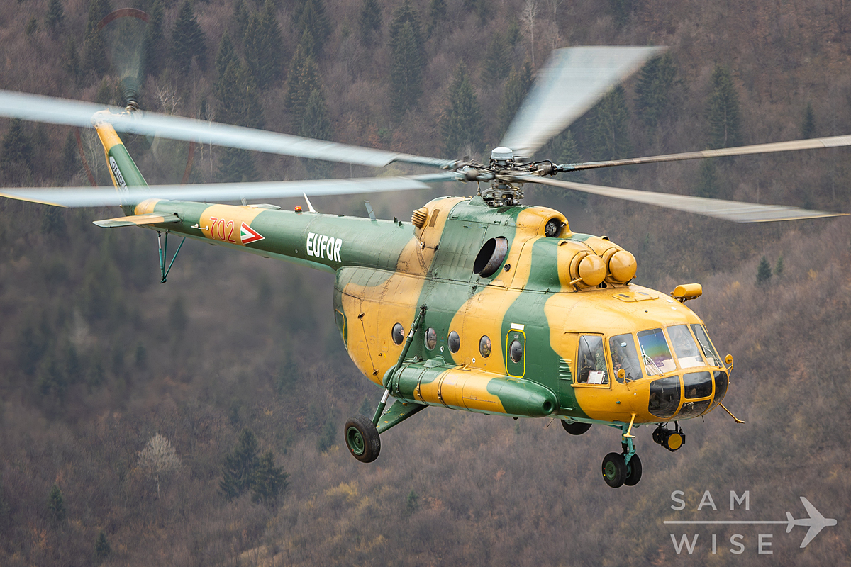 Mi-17   702
