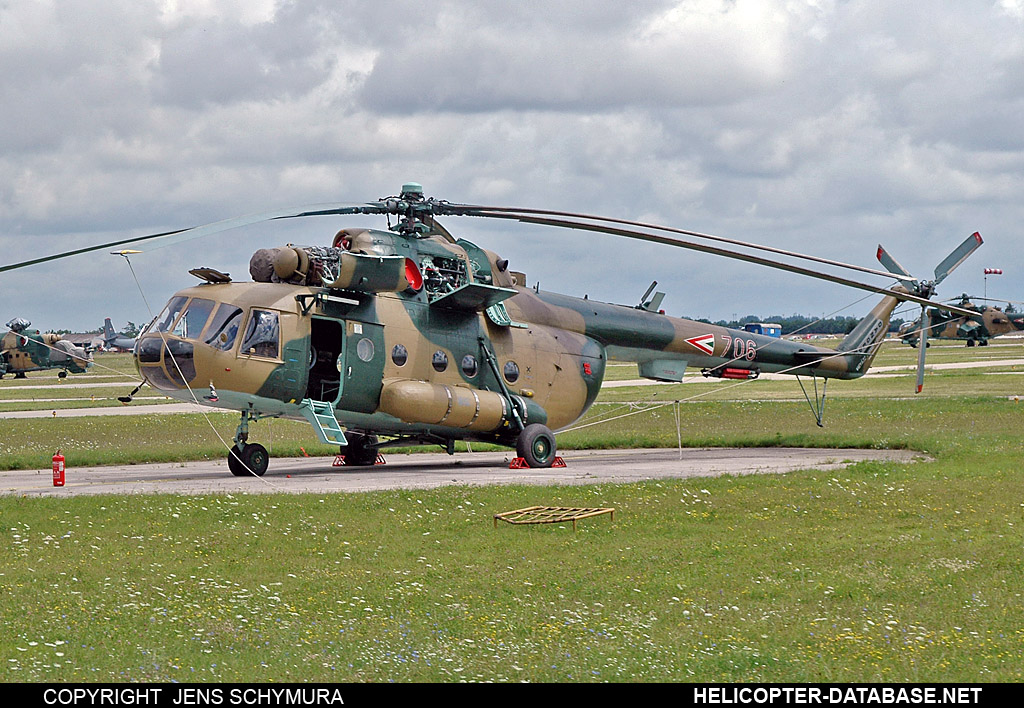 Mi-17   706