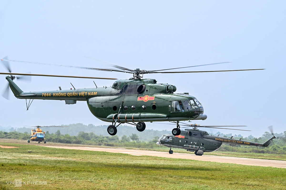 Mi-17   7844