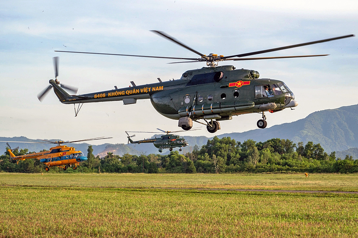 Mi-17   8408