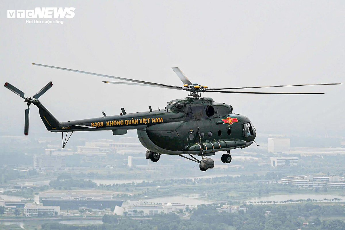 Mi-17   8408