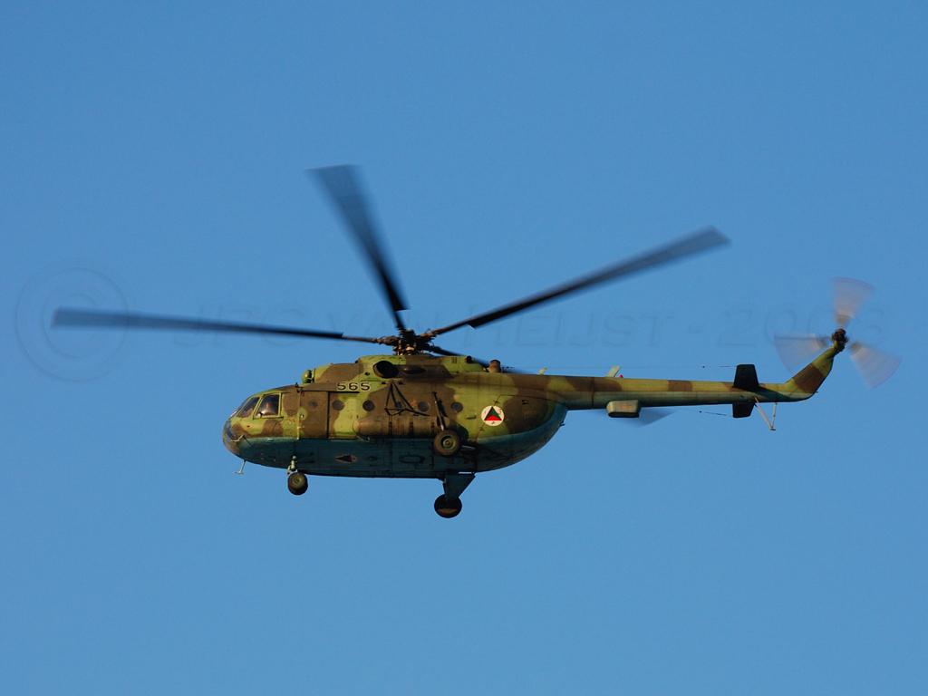 Mi-17   565