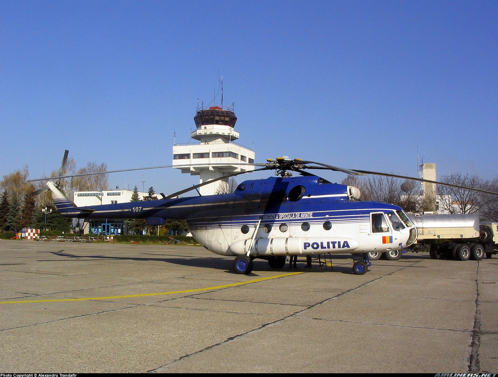 Mi-17   107