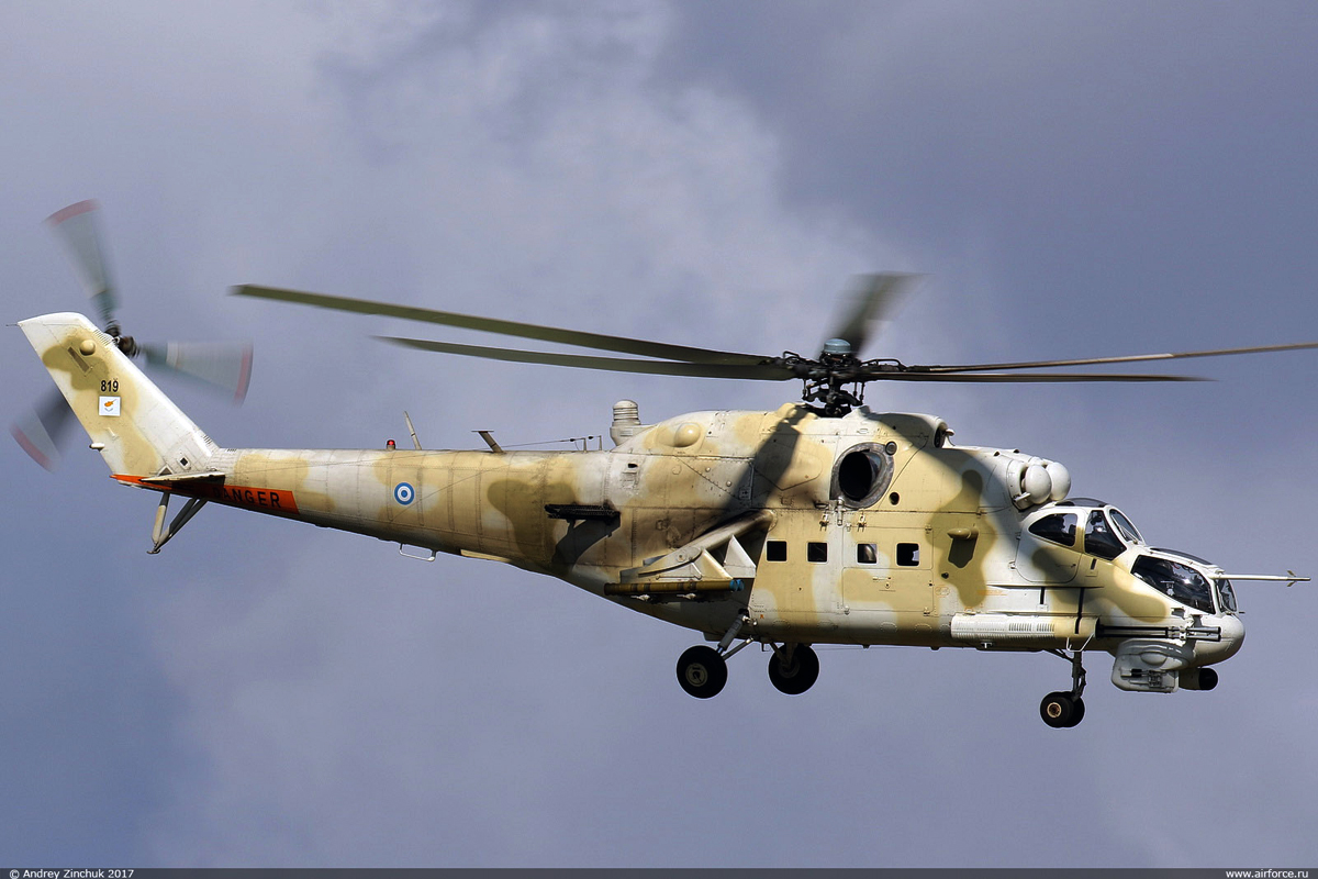 Mi-35P   819