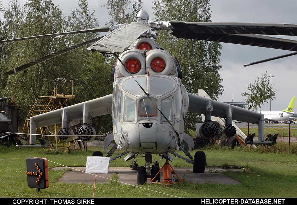 Mi-24A   20 red
