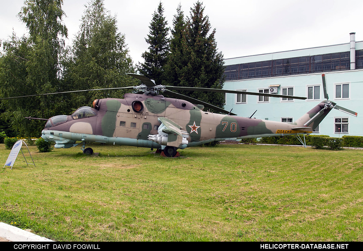 Mi-24D   70 red