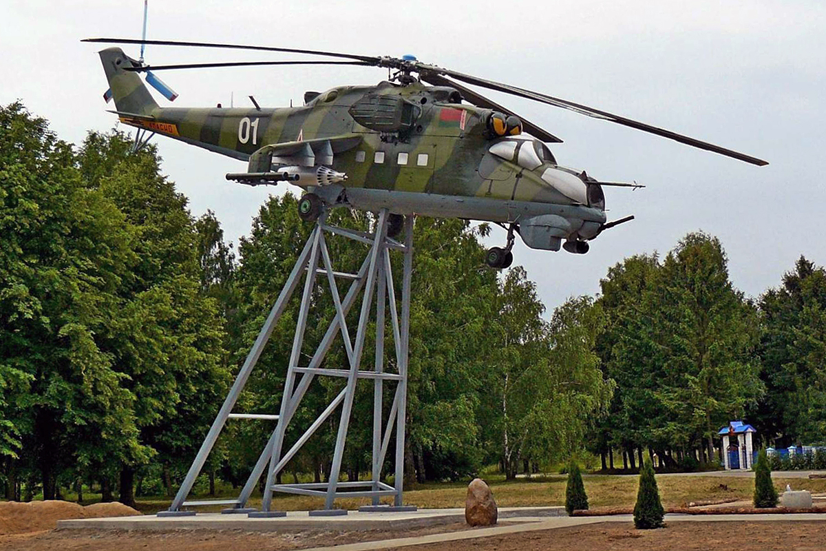 Mi-24V   01 white