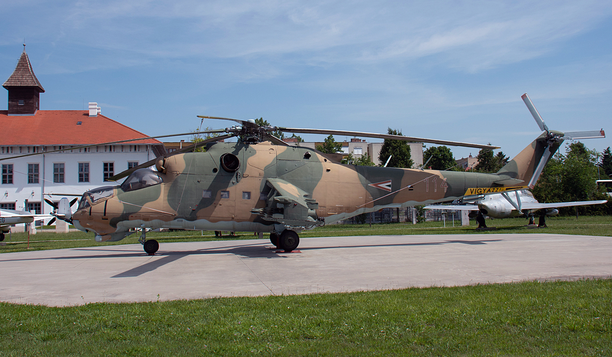 Mi-24D   114