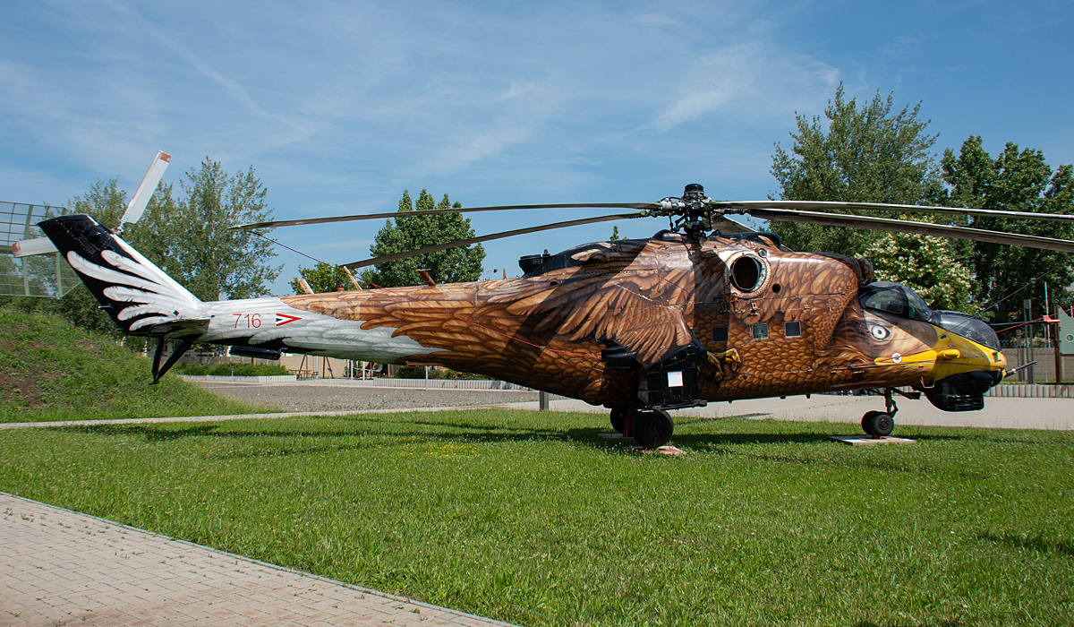 Mi-24V   716