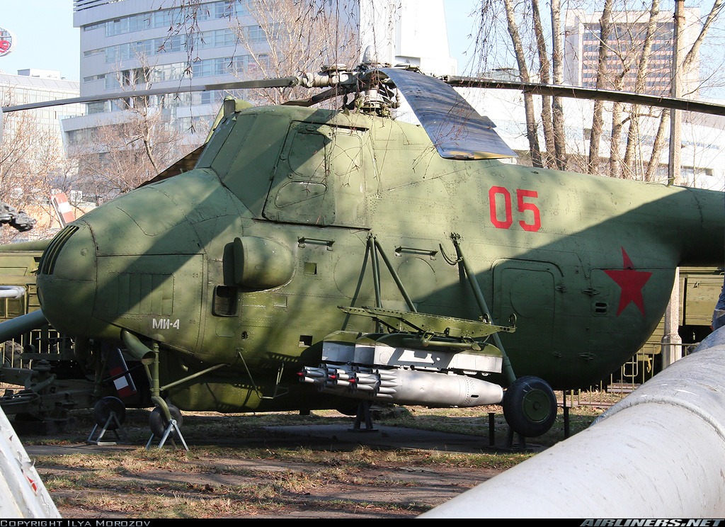 Mi-4AV   05 red