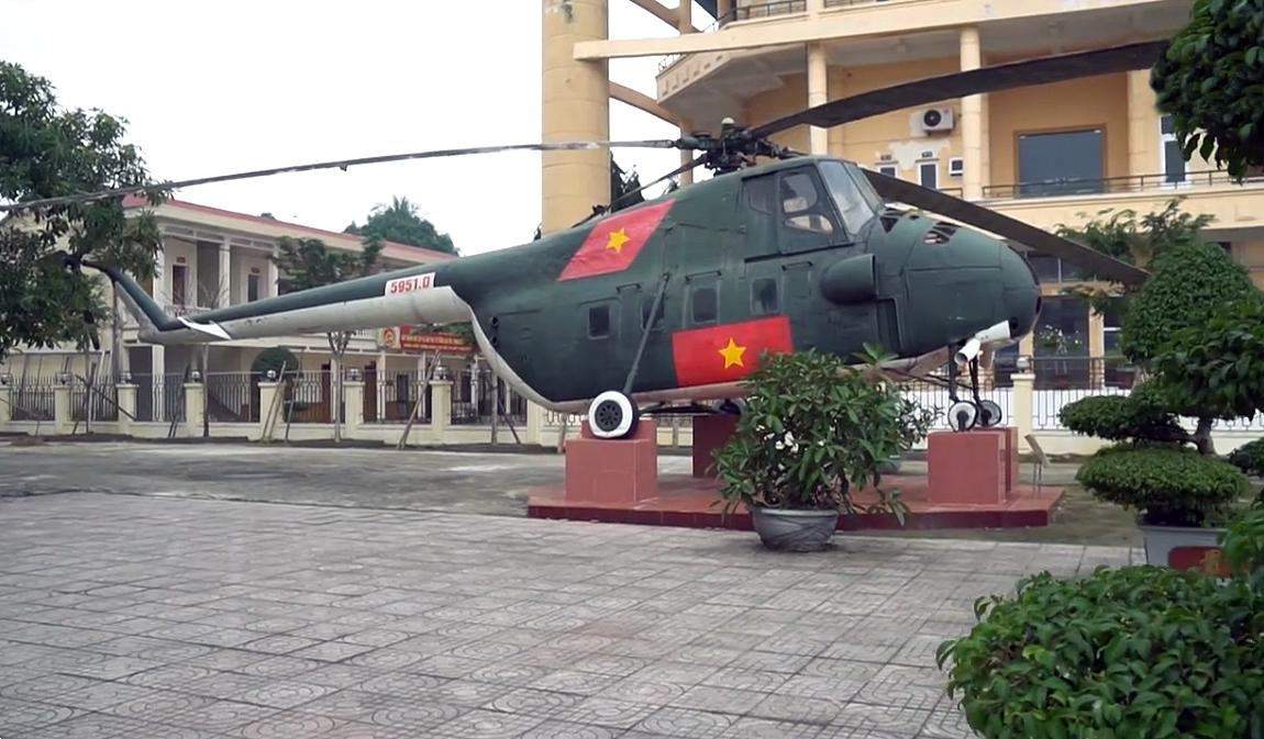 Mi-4S(Salon)   5951-D