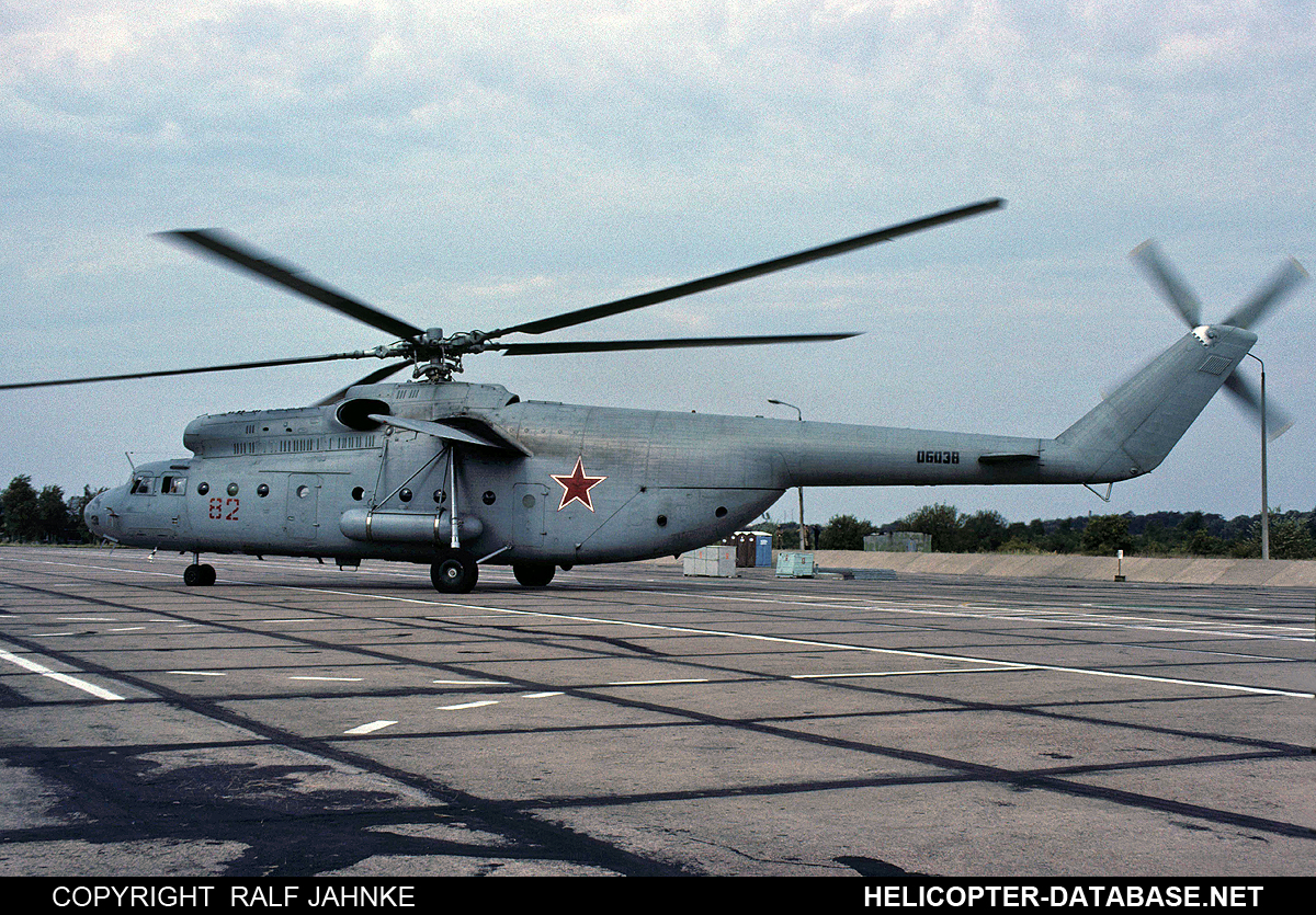 Mi-6A   82 red