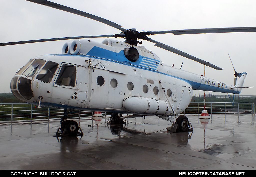 Mi-8T   820