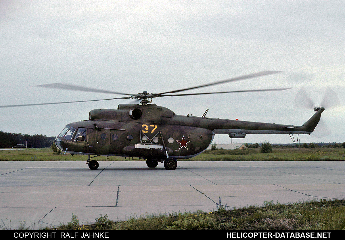 Mi-8T   37 yellow