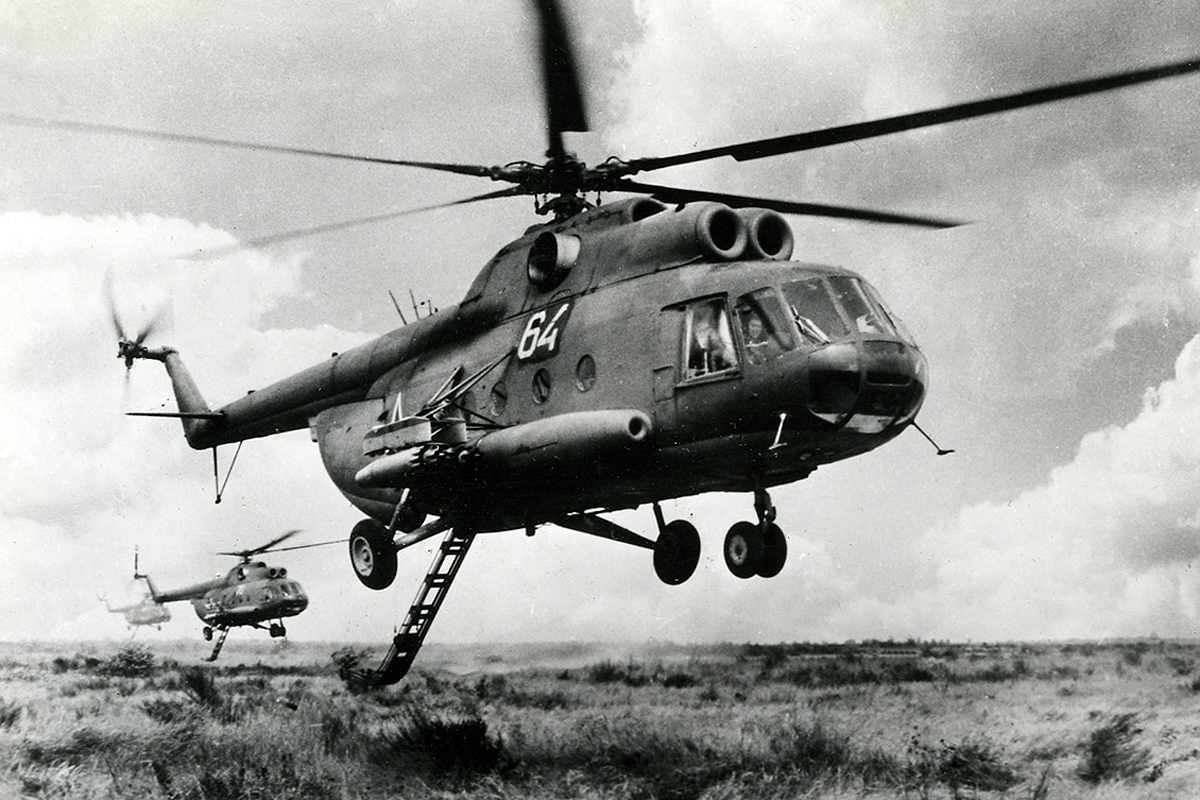 Mi-8T   64 yellow