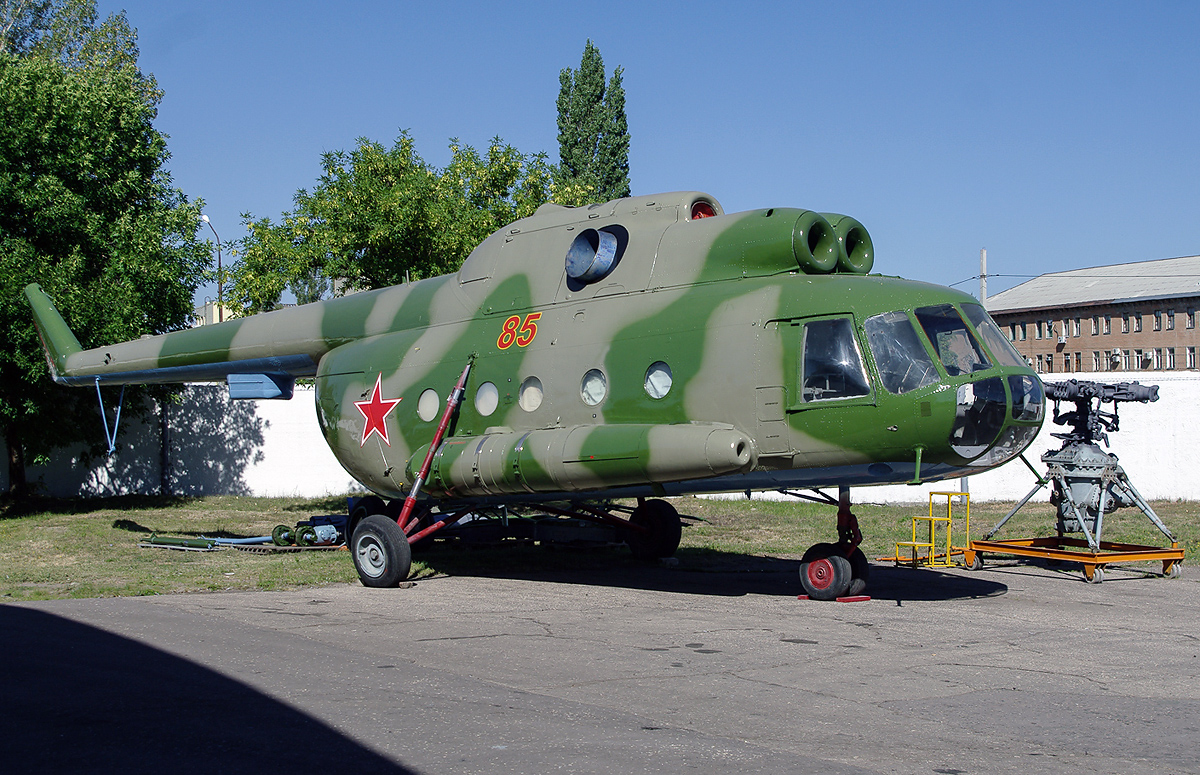 Mi-8AT   85 red