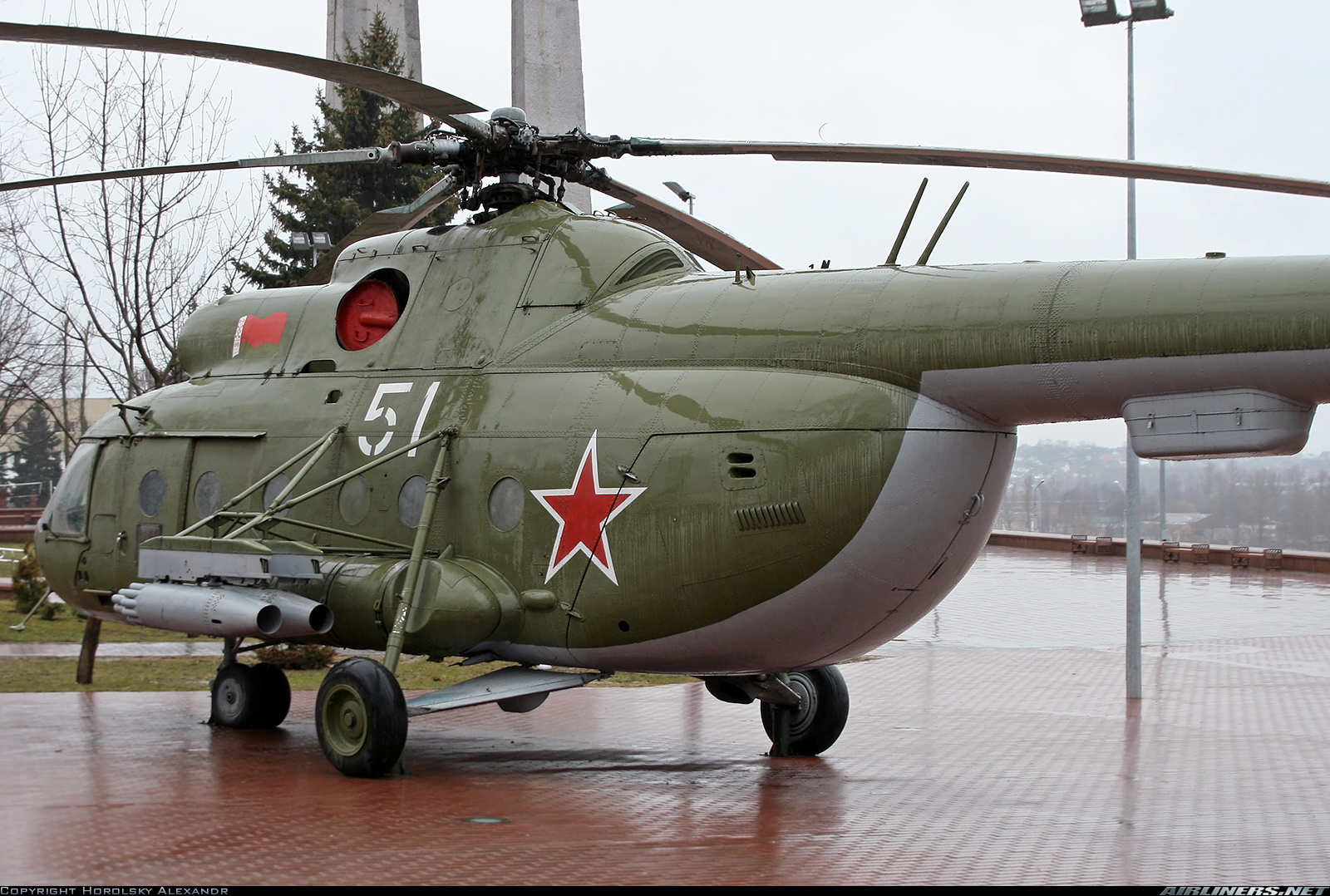 Mi-8AT   51 white